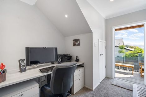 Photo of property in 2/9 Folkestone Street, Murrays Bay, Auckland, 0630