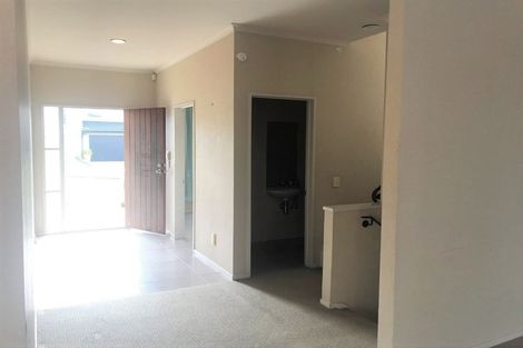 Photo of property in 12 Seresin Crescent, Flat Bush, Auckland, 2016