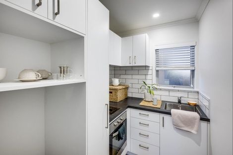 Photo of property in 9 Lowther Place, Taradale, Napier, 4112