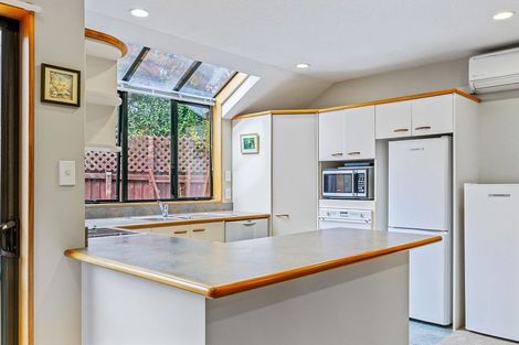 Photo of property in 2/120 Memorial Avenue, Burnside, Christchurch, 8053