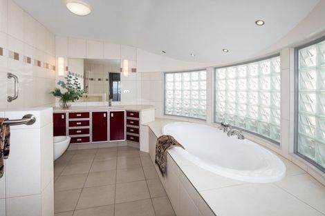 Photo of property in 10 The Mall, Mount Maunganui, 3116