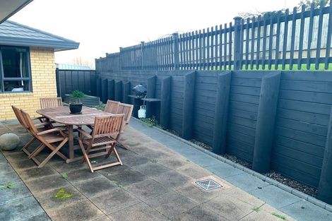 Photo of property in 24 Piper Place, Goodwood Heights, Auckland, 2105