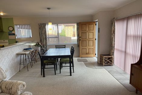 Photo of property in 33d Kirby Street, Glendene, Auckland, 0602