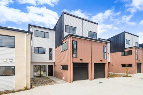 Photo of property in 14 Korama Lane, New Lynn, Auckland, 0600