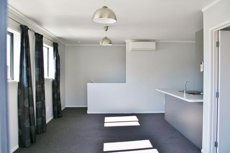 Photo of property in 16b Woodall Place, Totara Vale, Auckland, 0627