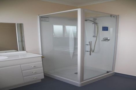 Photo of property in 33a Edgecombe Street, Newlands, Wellington, 6037