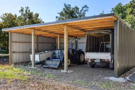 Photo of property in 882 South Head Road, South Head, Helensville, 0874