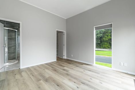 Photo of property in 44 De Havilland Drive, Goodwood Heights, Auckland, 2105