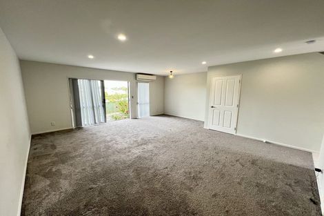 Photo of property in 31/3 Hulme Place, Henderson, Auckland, 0612