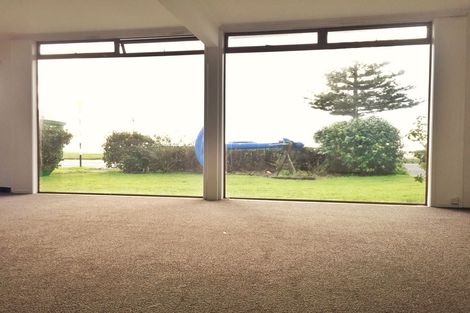 Photo of property in 24 The Esplanade, Eastern Beach, Auckland, 2012