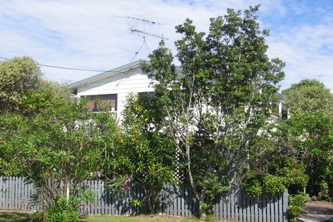 Photo of property in 2/20 Sandown Road, Rothesay Bay, Auckland, 0630
