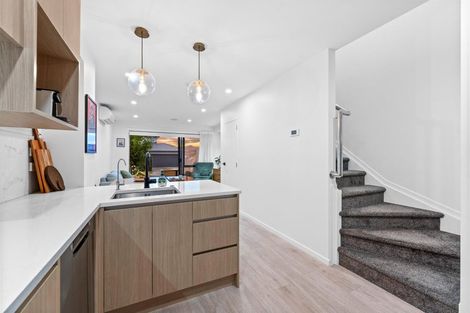 Photo of property in 5/1a Royal View Road, Te Atatu South, Auckland, 0610