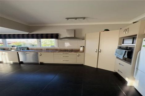 Photo of property in 14 Queenwood Road, Levin, 5510