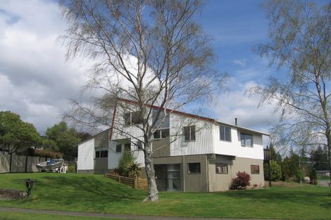 Photo of property in 1 Waitawa Place, Lynmore, Rotorua, 3010