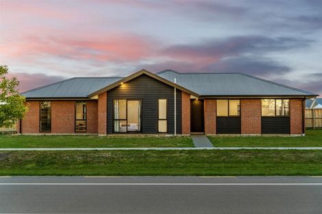 Photo of property in 2 Jasmine Street, Woodend, 7610