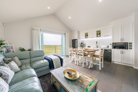 Photo of property in 87 Rutherford Drive, Waikanae Beach, Waikanae, 5036
