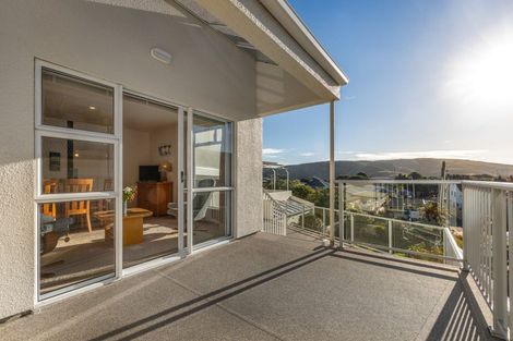 Photo of property in 32 Paremata Crescent, Paremata, Porirua, 5024