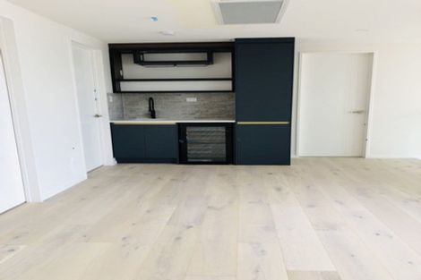 Photo of property in 33a Roberts Avenue, Bayswater, Auckland, 0622