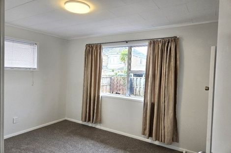 Photo of property in 2/56 Cockayne Crescent, Sunnynook, Auckland, 0620