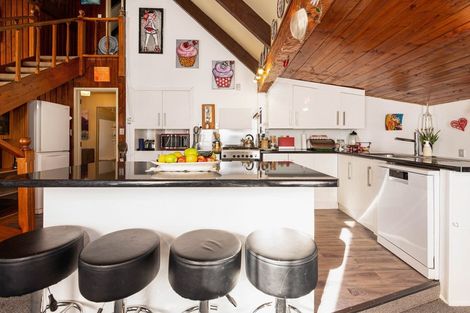 Photo of property in 10 Urquhart Place, Fairy Springs, Rotorua, 3015