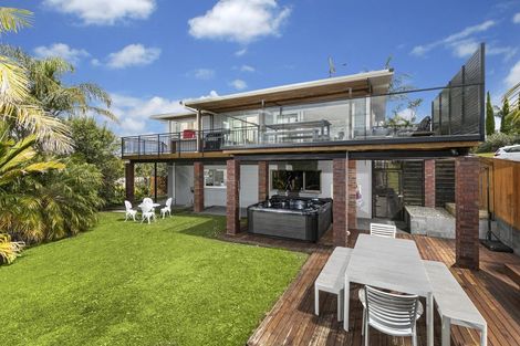 Photo of property in 33 Montclair Rise, Browns Bay, Auckland, 0630