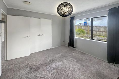 Photo of property in 2/8 Atlantis Place, Totara Vale, Auckland, 0629