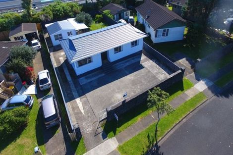 Photo of property in 27 Staverton Crescent, Mangere, Auckland, 2022