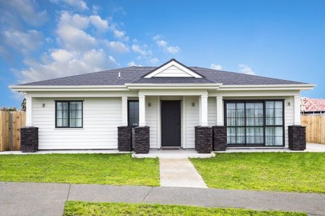 Photo of property in 10 Poutawa Lane, Clarks Beach, 2122