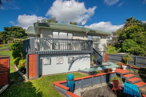 Photo of property in 1/4 De Havilland Drive, Goodwood Heights, Auckland, 2105
