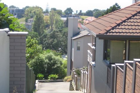 Photo of property in 2/19 Eastcliffe Road, Castor Bay, Auckland, 0620