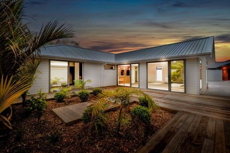 Photo of property in 7c Strandon Place, Strandon, New Plymouth, 4312