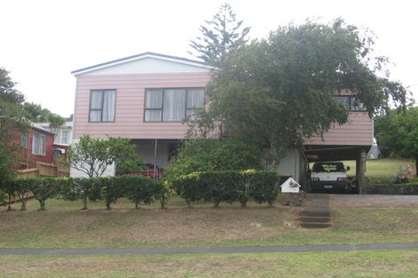 Photo of property in 3 Peach Road, Glenfield, Auckland, 0629