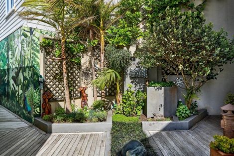 Photo of property in 76 The Crescent, Roseneath, Wellington, 6011