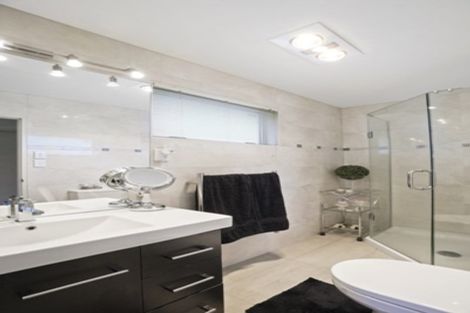 Photo of property in 4 Andy Crescent, Flat Bush, Auckland, 2016