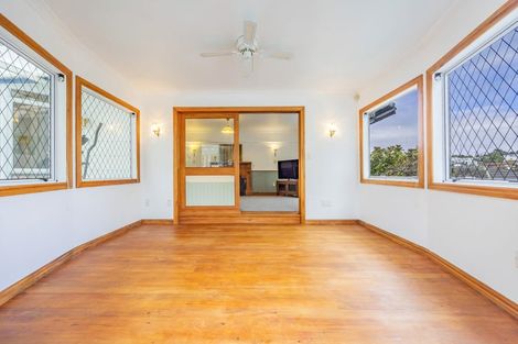 Photo of property in 17 Louise Place, Browns Bay, Auckland, 0630