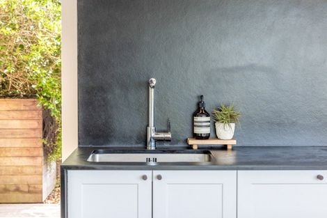 Photo of property in 31 Miro Road, Palm Beach, Waiheke Island, 1081