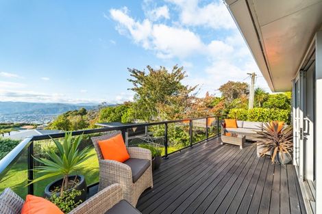 Photo of property in 7 Pokohiwi Road, Normandale, Lower Hutt, 5010