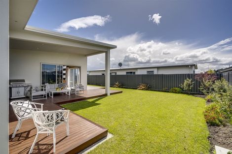 Photo of property in 88 Orotu Drive, Poraiti, Napier, 4112