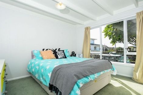 Photo of property in 420 Old Te Atatu Road, Te Atatu Peninsula, Auckland, 0610
