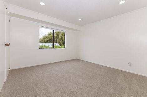 Photo of property in 1/41 Sabulite Road, Kelston, Auckland, 0602