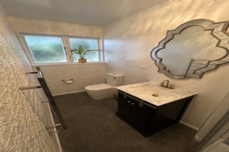 Photo of property in 35 Patanga Crescent, Thorndon, Wellington, 6011