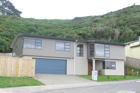 Photo of property in 39 Meadowcroft Grove, Johnsonville, Wellington, 6037