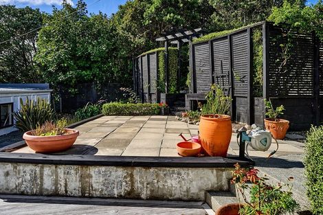 Photo of property in 1 Singers Road, Korokoro, Lower Hutt, 5012