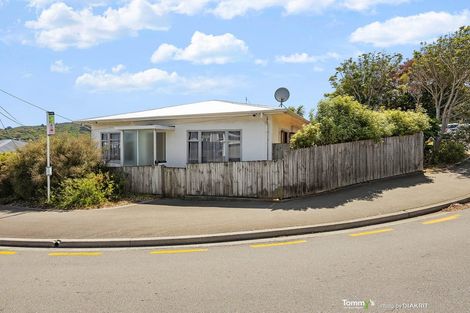 Photo of property in 87 Northland Road, Northland, Wellington, 6012