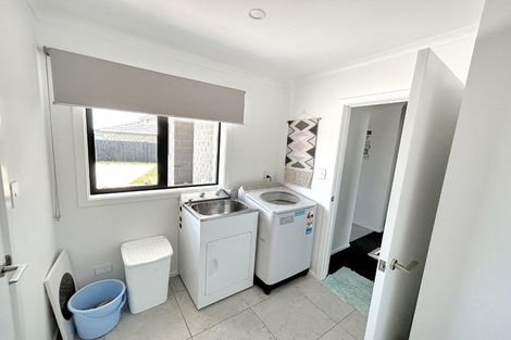 Photo of property in 26 Sardinia Grove, Fitzherbert, Palmerston North, 4410