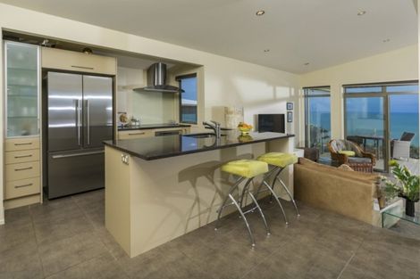 Photo of property in 42 Waitea Road, Muriwai, Waimauku, 0881