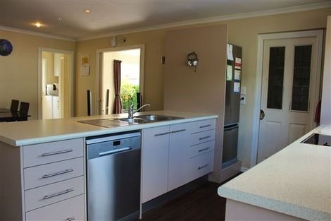 Photo of property in 73 Broadway, Picton, 7220