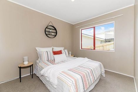 Photo of property in 17a Barron Drive, Green Bay, Auckland, 0604