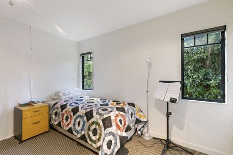 Photo of property in 23 Creswick Terrace, Northland, Wellington, 6012