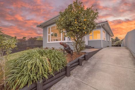 Photo of property in 119 Bowhill Road, New Brighton, Christchurch, 8083